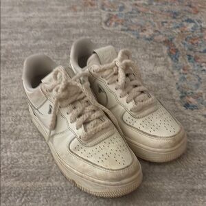 Nike Cream Sneakers Classic Low-Top Design